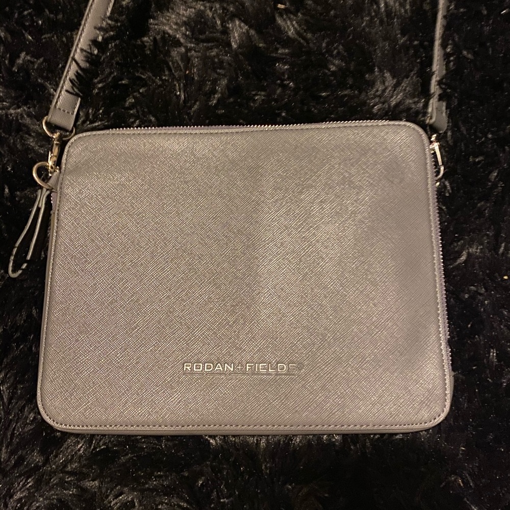 RODAN+FIELDS THIN GRAY CROSSBODY